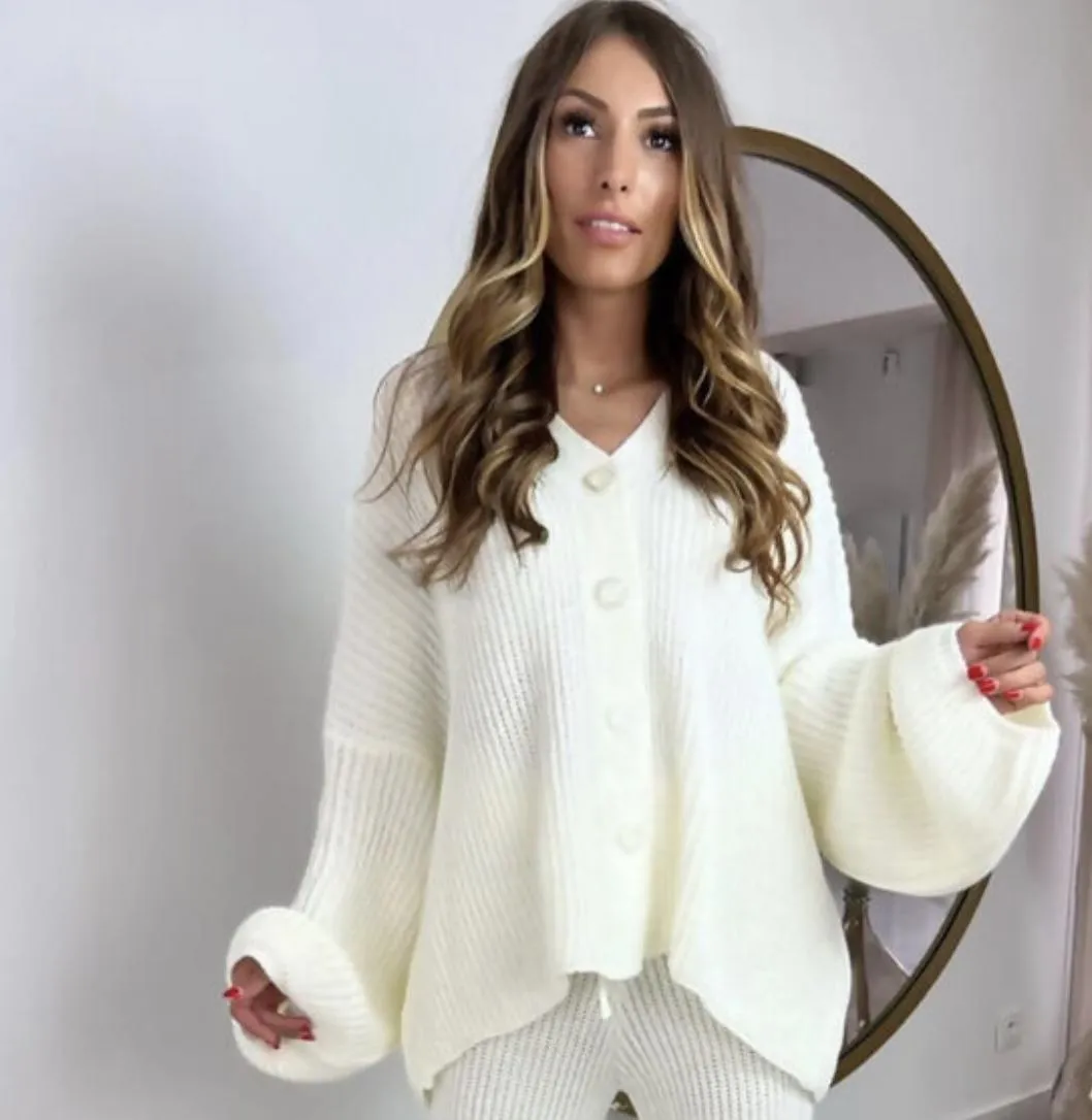 Oversized knitted cardigan & leggings